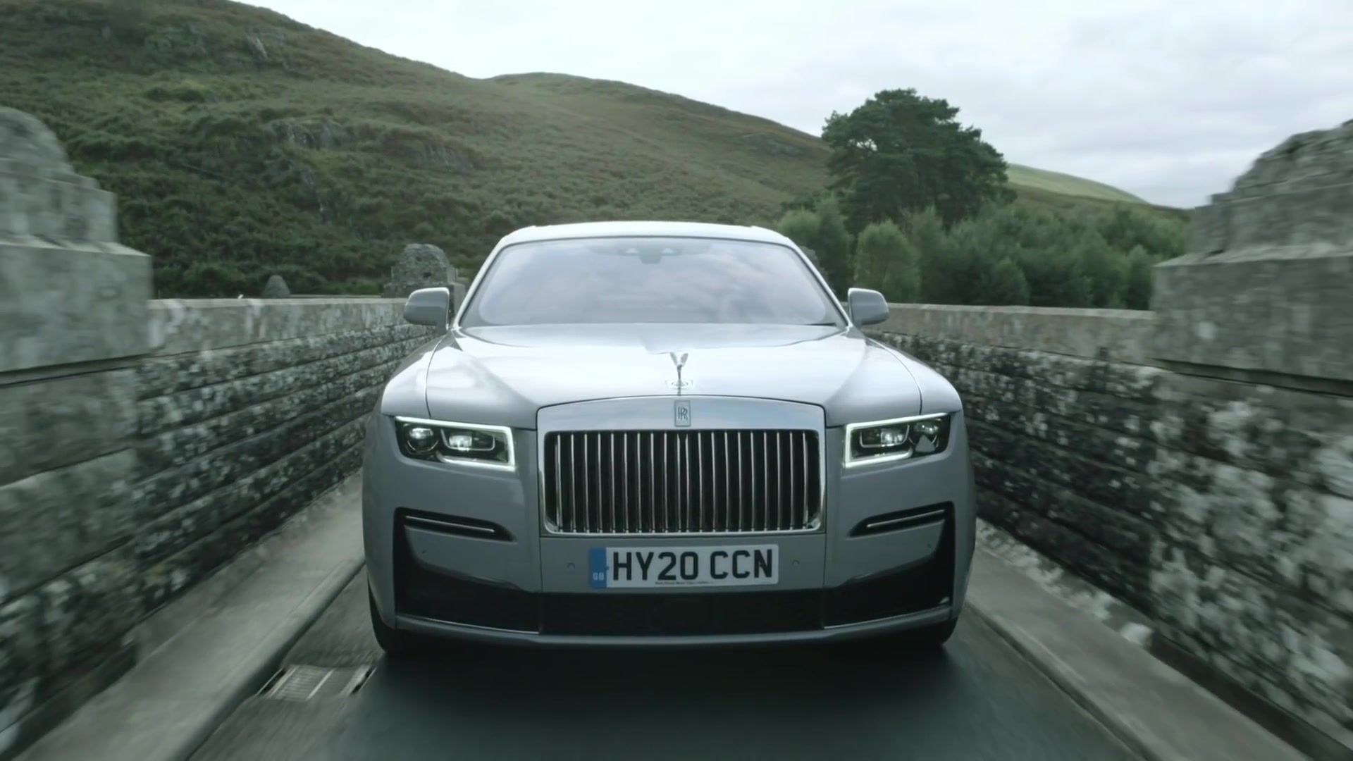 2021款劳斯莱斯(rolls-royce)古斯特风暴灰 _极致奢华,空调都带静音