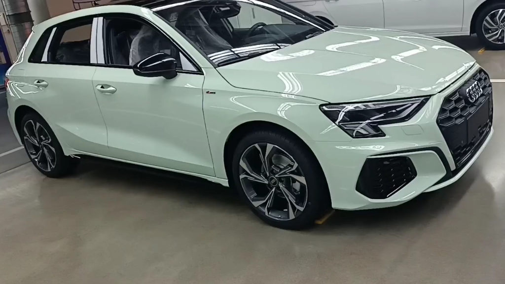 22款奥迪a3喀纳斯绿时尚运动版,颜色漂亮,配置香,喜欢吗?