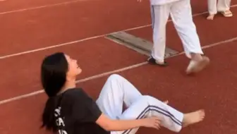 谁上学还没有过被同学抢走鞋子的经历
