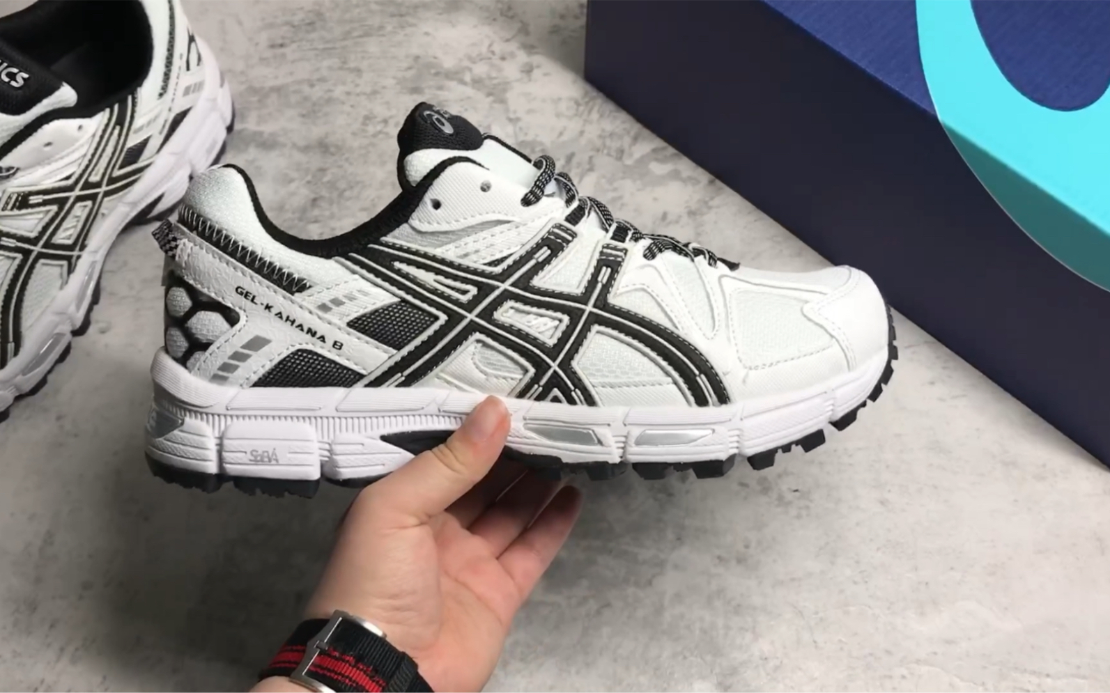 【全方位实拍】asics 亚瑟士 gel-kahana 8 复古慢跑鞋 白黑