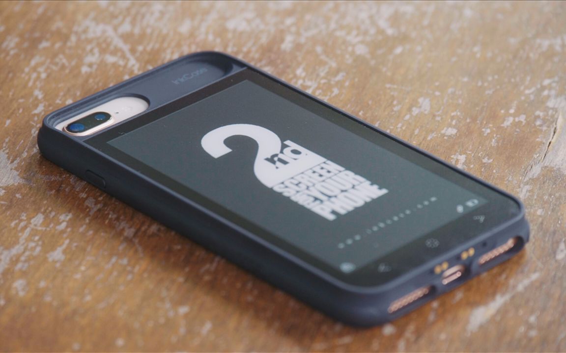 给 iPhone 装上一块电子墨水屏,InkCase 手机壳体验