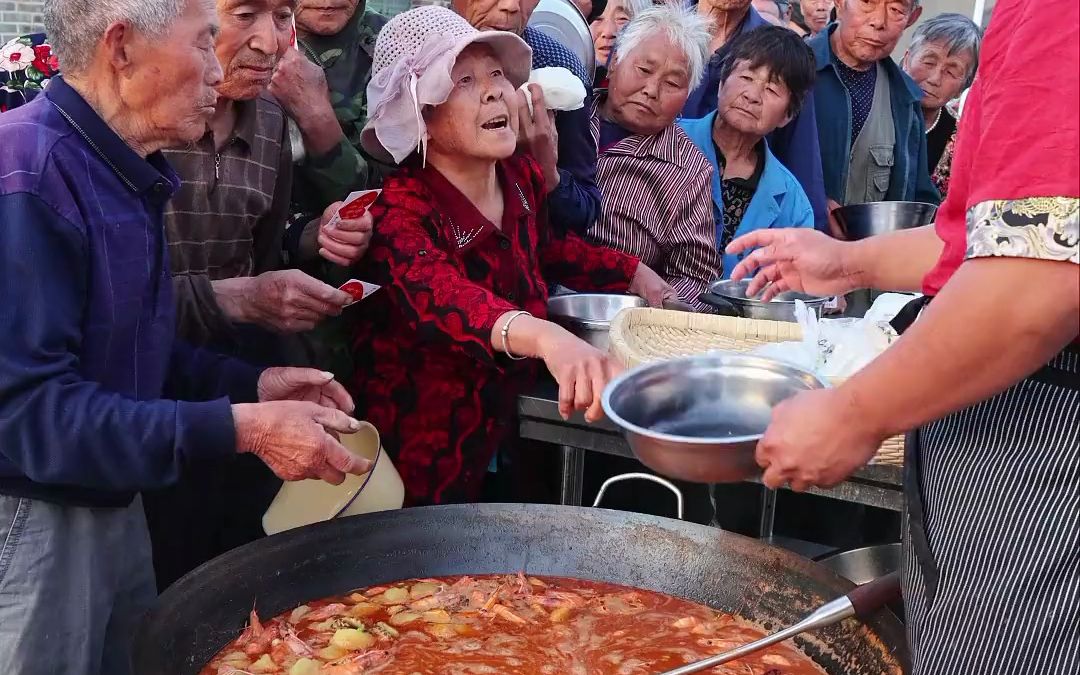 威海小贺给老人做鲍鱼大虾炖土豆 #威海 #美食 #养老