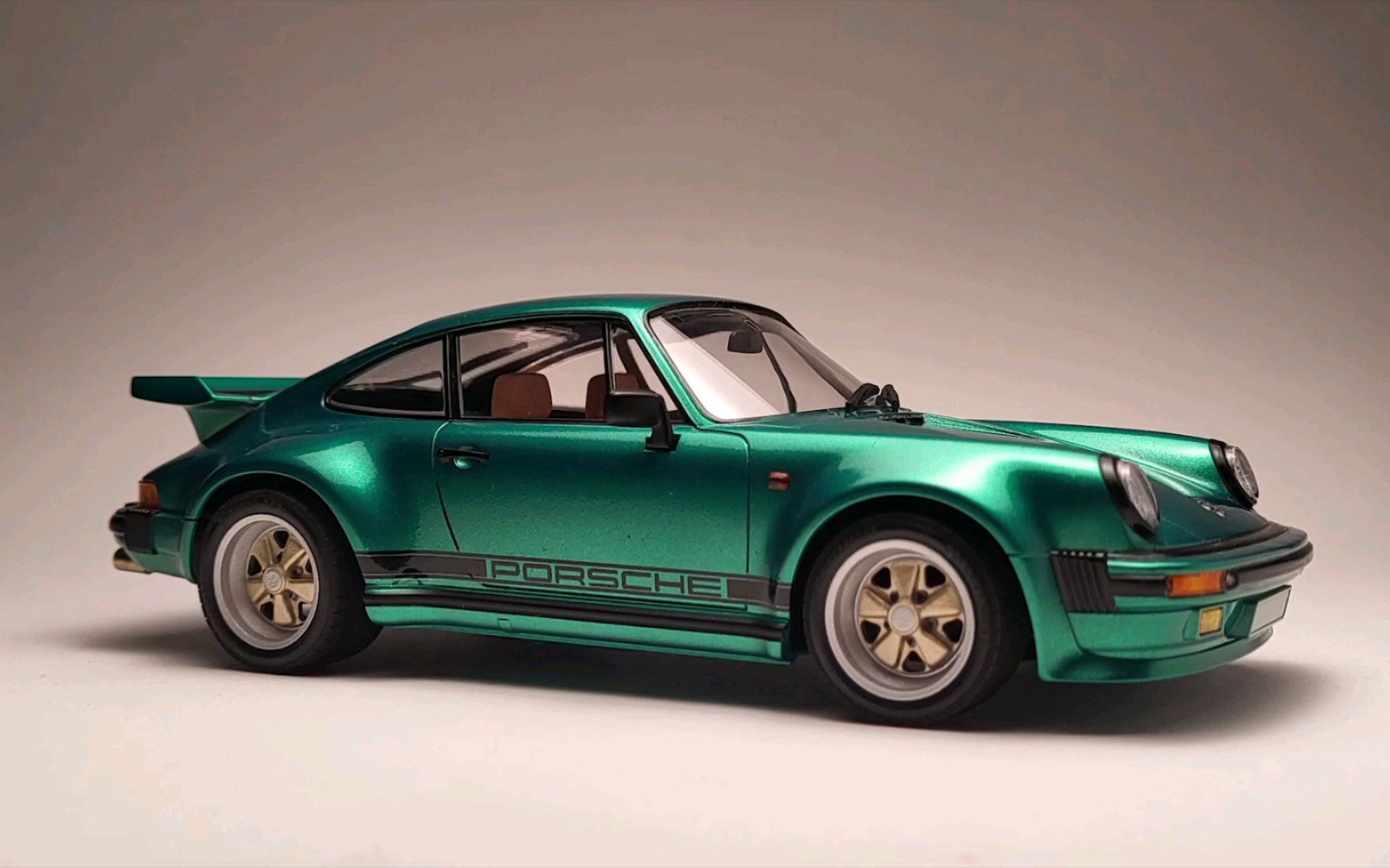 【搬运】田宫1/24 保时捷porsche 911 turbo 1988 民用车模制作过程