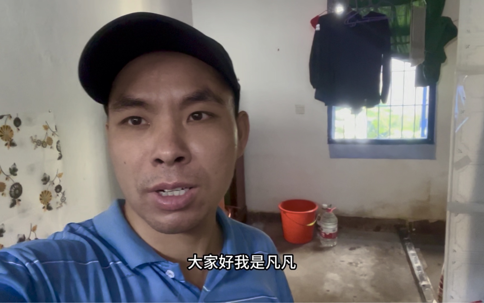 桥洞哥陈同学吃饭都吃不起,在垃圾桶里捡饭吃,但有一个伟大梦想