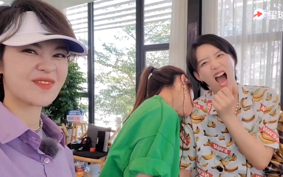 【孟佳】郁可唯201103vlog里的佳鸽part 现场被抓包大咬李斯丹妮_哔哩