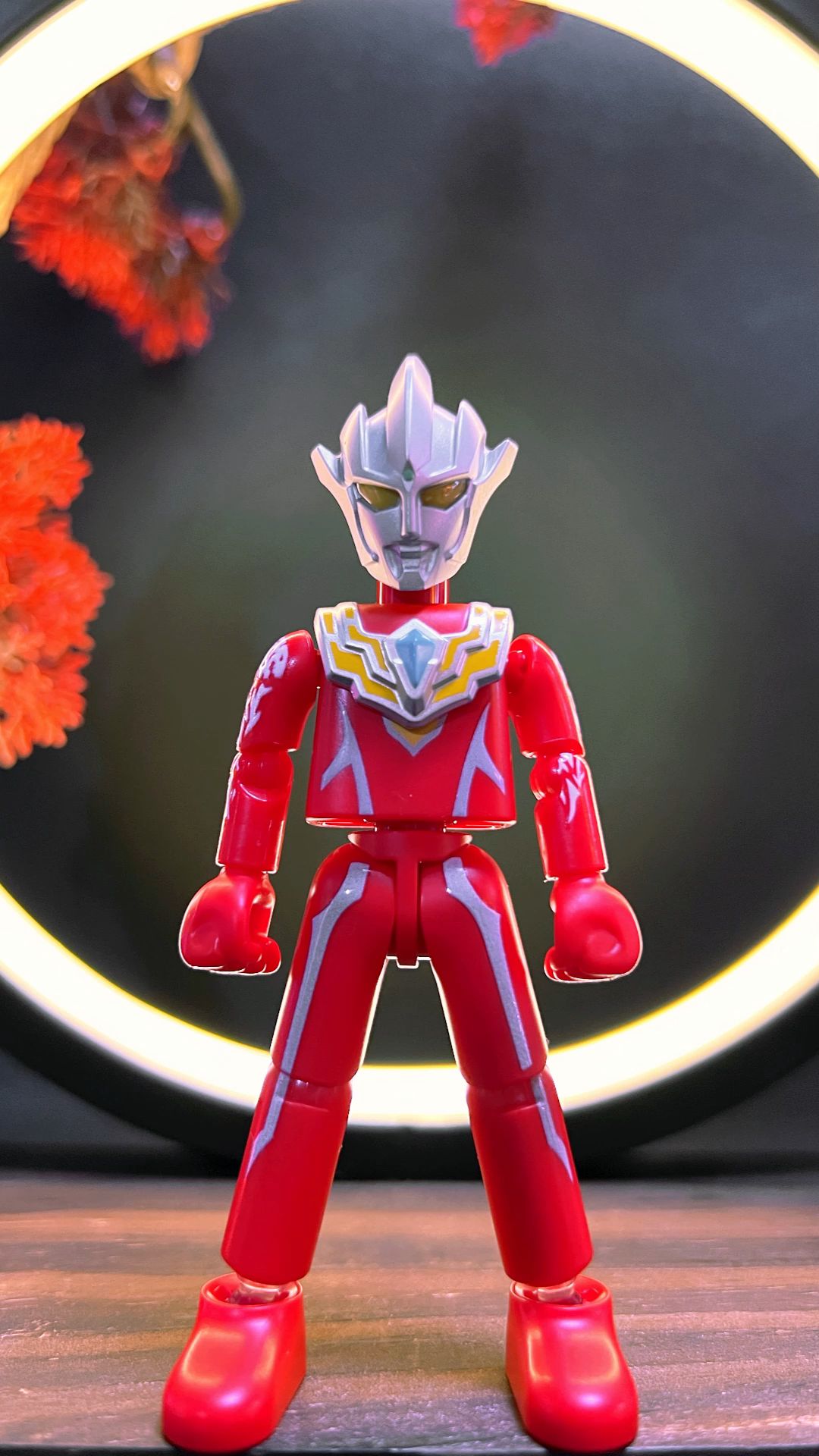 布鲁可奥特曼的红色拳王来咯!