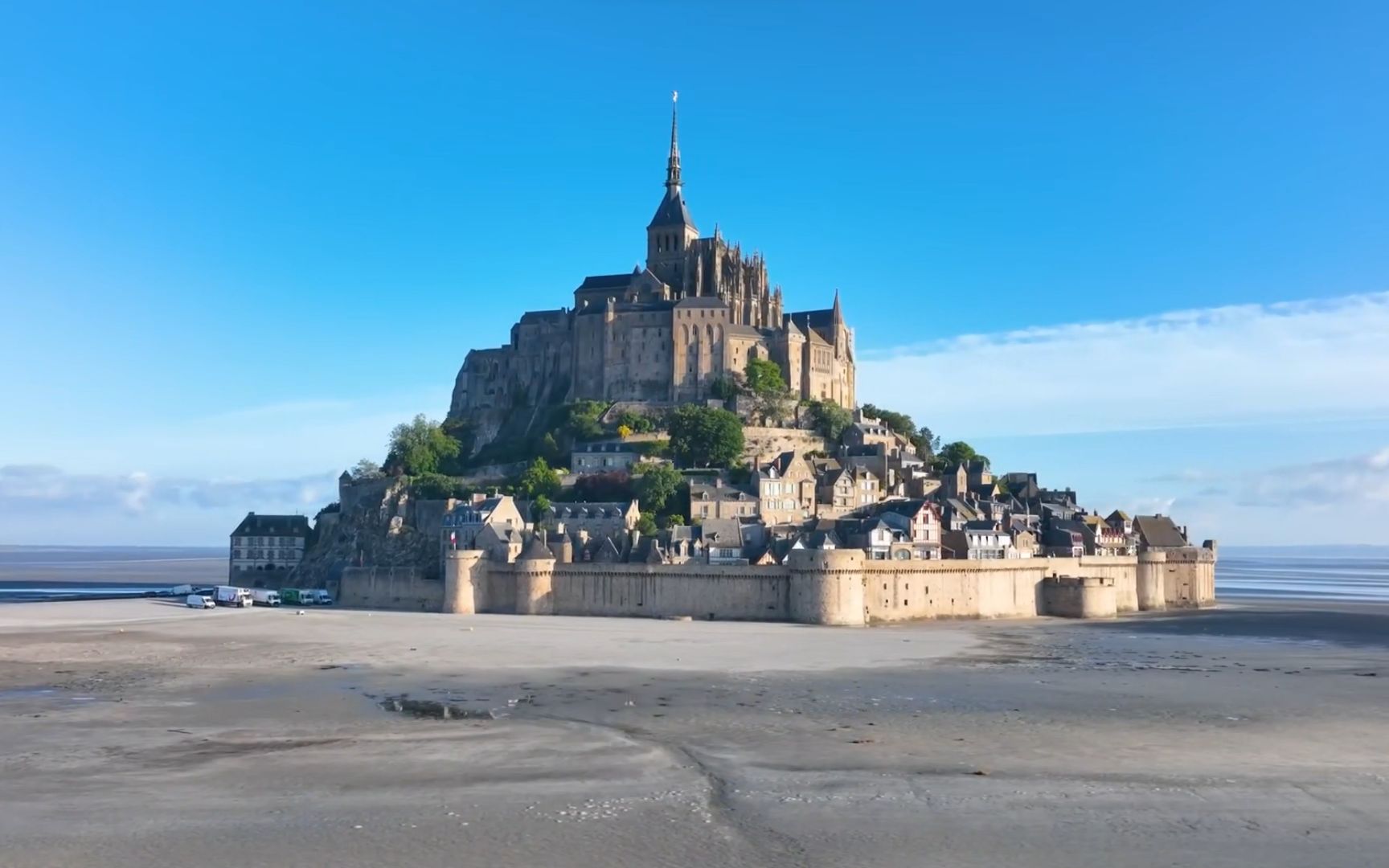 航拍世界第8大奇迹--法国圣米歇尔山