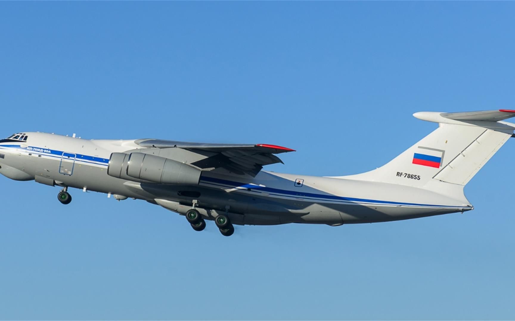 10架伊尔76向纳卡运送维和部队,彰显出俄军强大的武力?