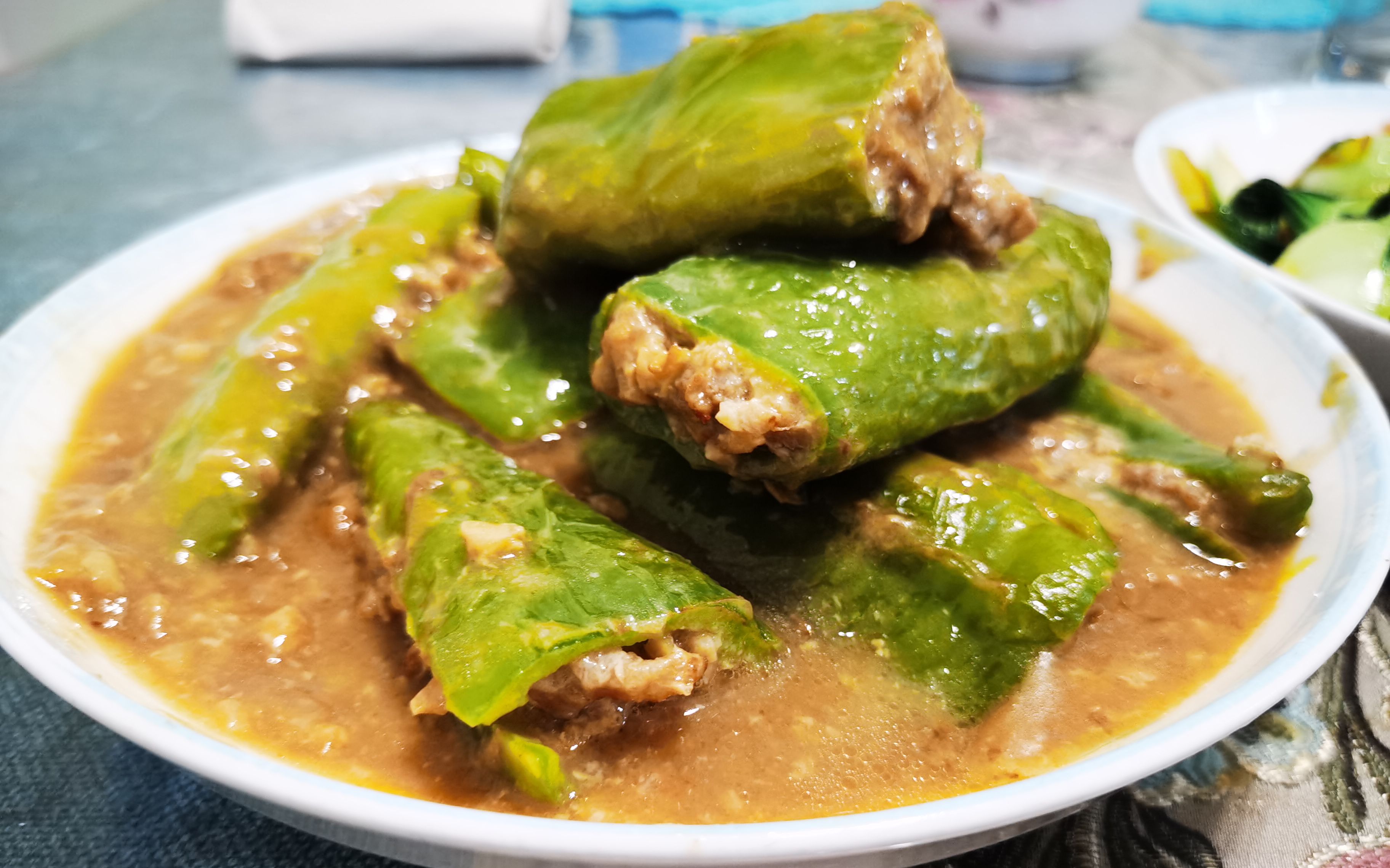 虎皮青椒酿肉,加入一道食材,口感脆爽,非常好吃,快来学美食