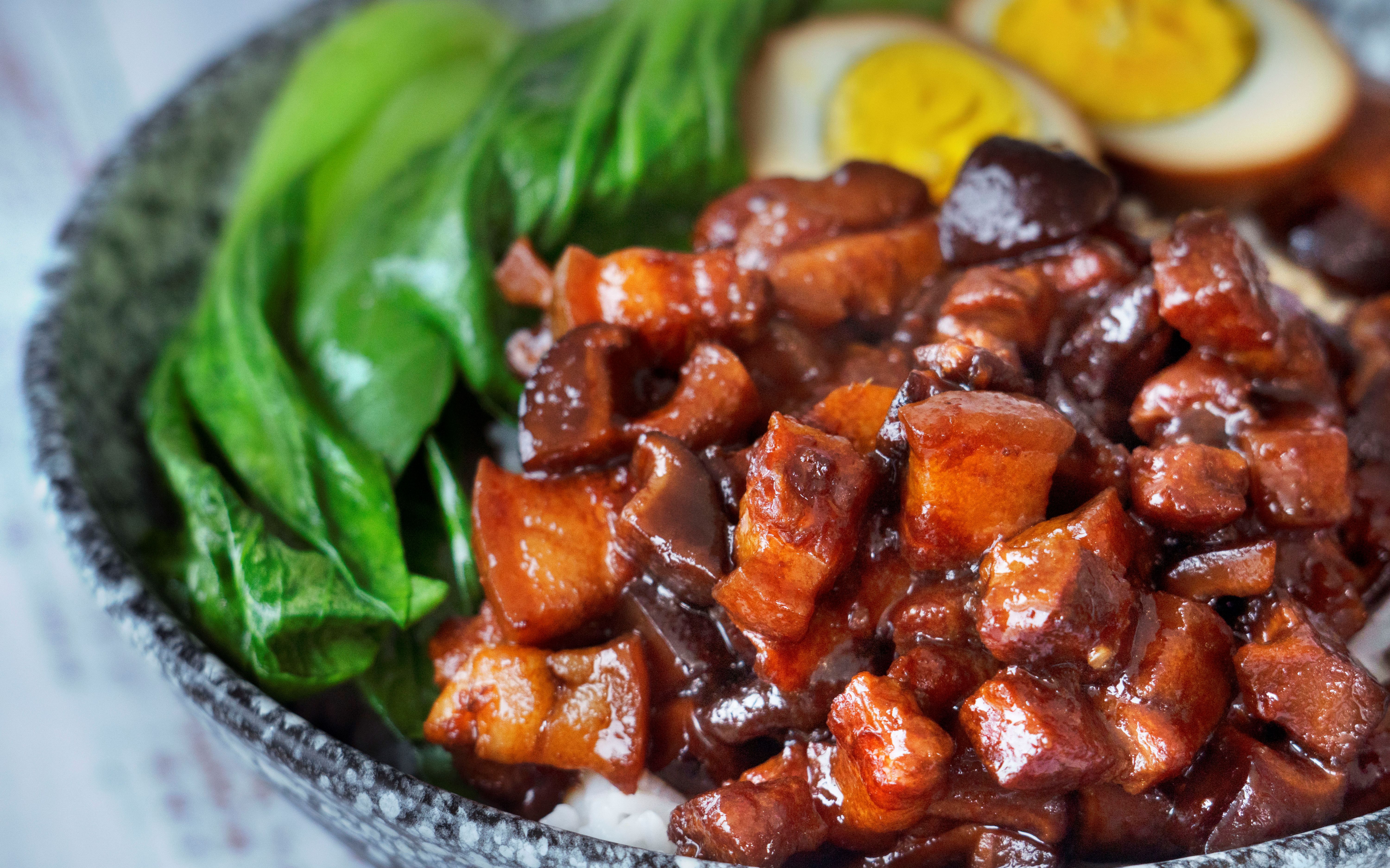 这碗28元的喷香【卤肉饭】,入口即化,有条件的连吃三天也不腻