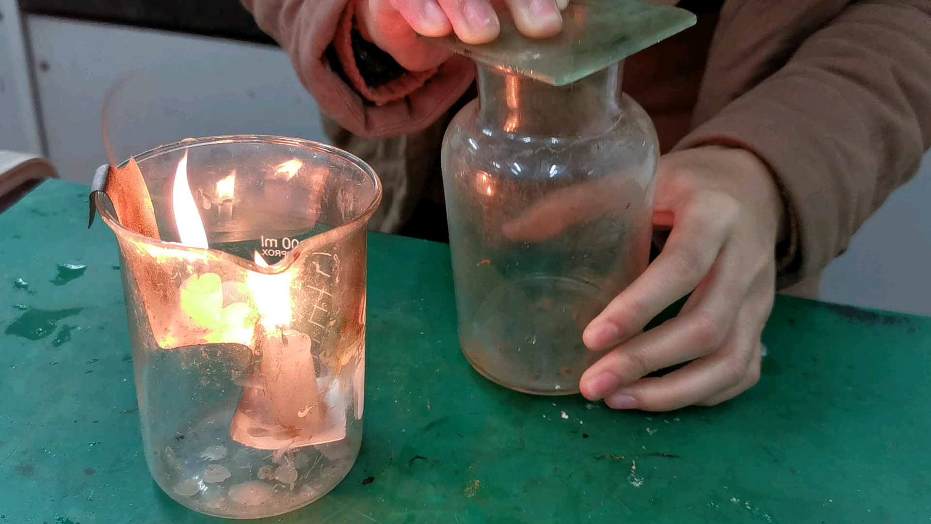 倾倒二氧化碳实验_哔哩哔哩_bilibili