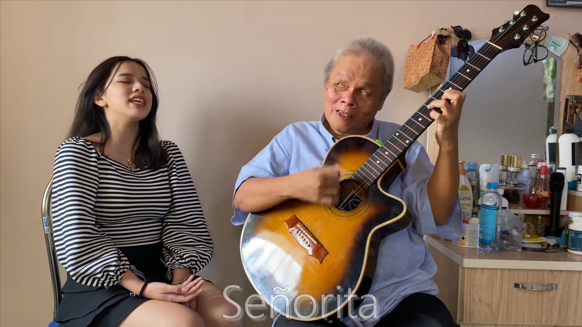 [图]Señorita Guitar Cover (Shawn Mendes, Camila Cabello ) _ Mina Phan & Thanh Điền G