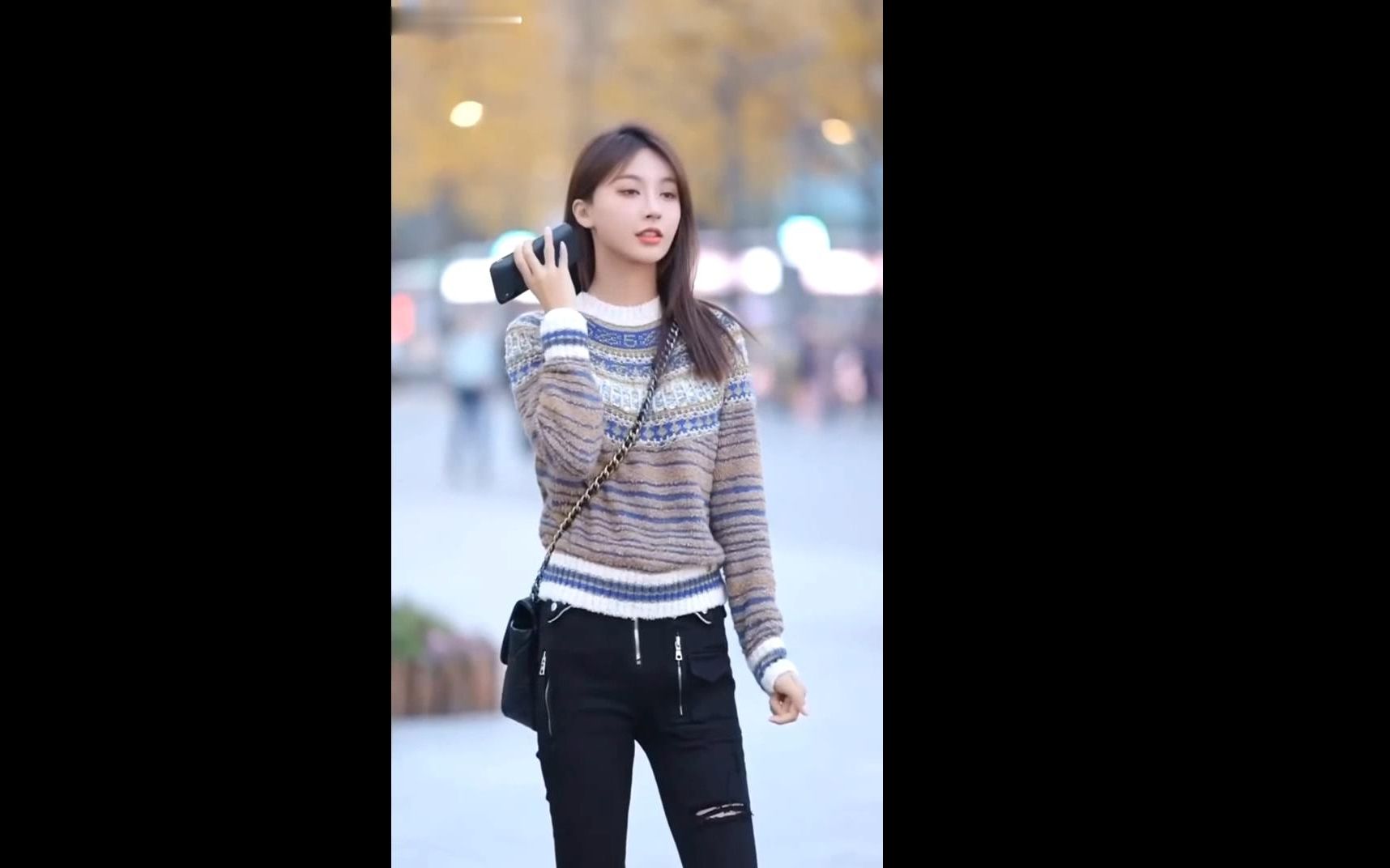 抖音热门合集,最時尚的街拍美人,其中一个小姐姐神似angelababy!
