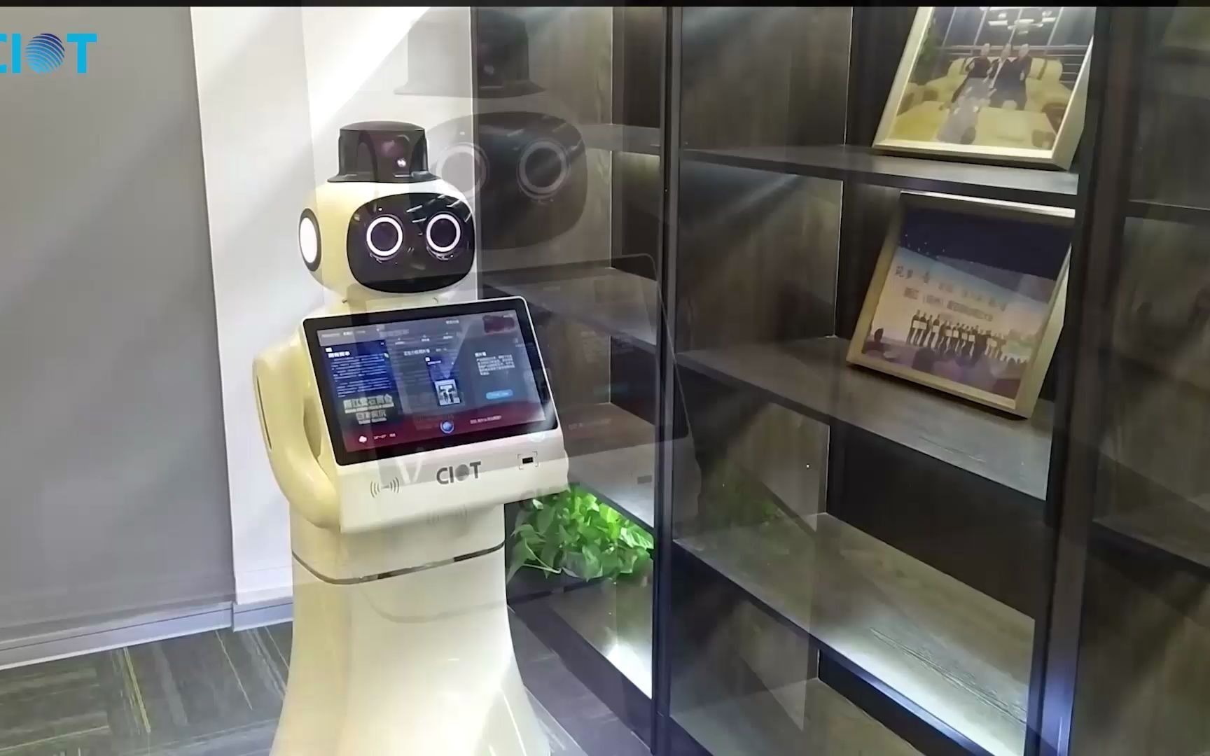 中智卫安ciot智能服务机器人——两两组合,干活不累!