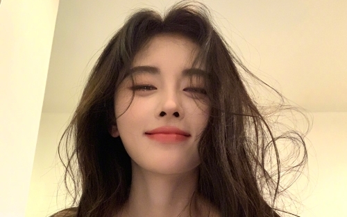 鞠婧祎细闪眼妆wb更新231018