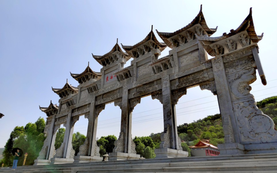 宁夏固原市东岳山道佛教之地仙山道气凉意随登山而盛避暑佳地