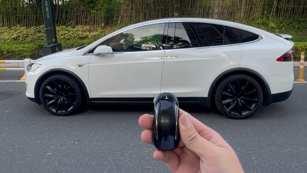 沉浸式开特斯拉model X