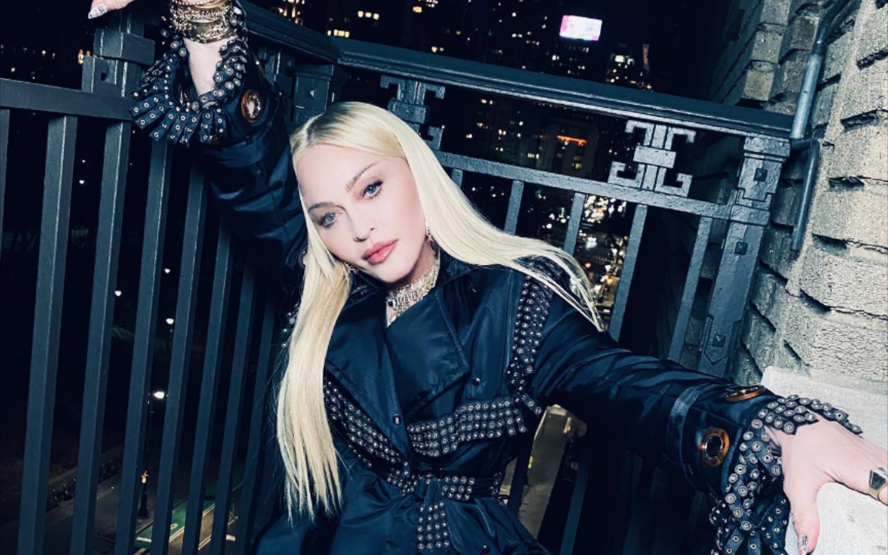 【麦当娜madonna】直发梦回枕边～美女热辣营业79