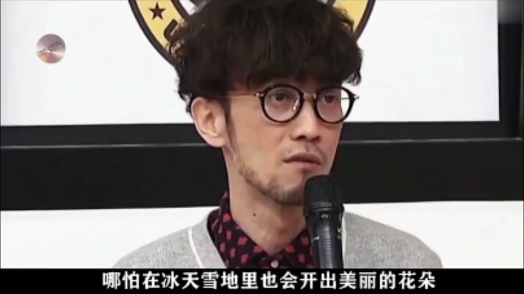 时隔17年,周传雄52岁大型演唱会万人合唱,一开口瞬间泪崩