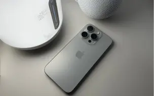 Tải video: iPhone 15 Pro这个钛金属原色，越看越顺眼了。