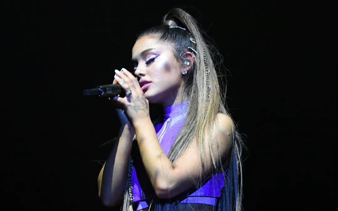 【中英字幕】a妹ariana grande葫芦马尾闭眼needy首演现场_哔哩哔哩