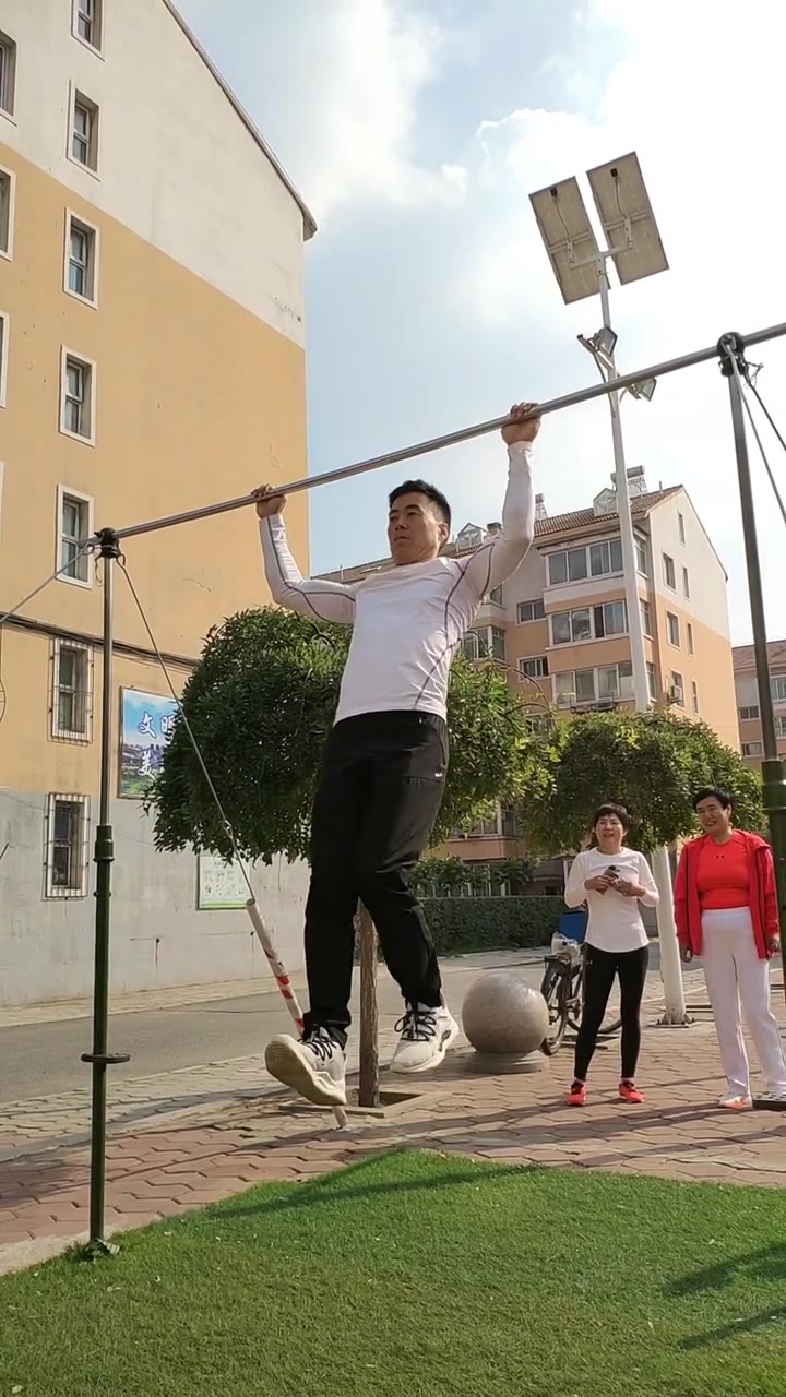 踩着空气走几步 #单杠漫步