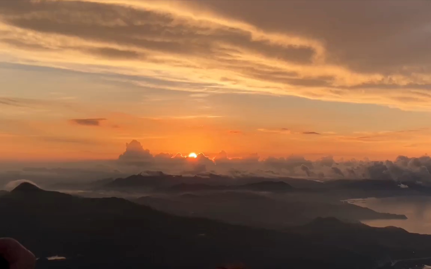 探访深圳第一缕阳光:梧桐山日出全过程!