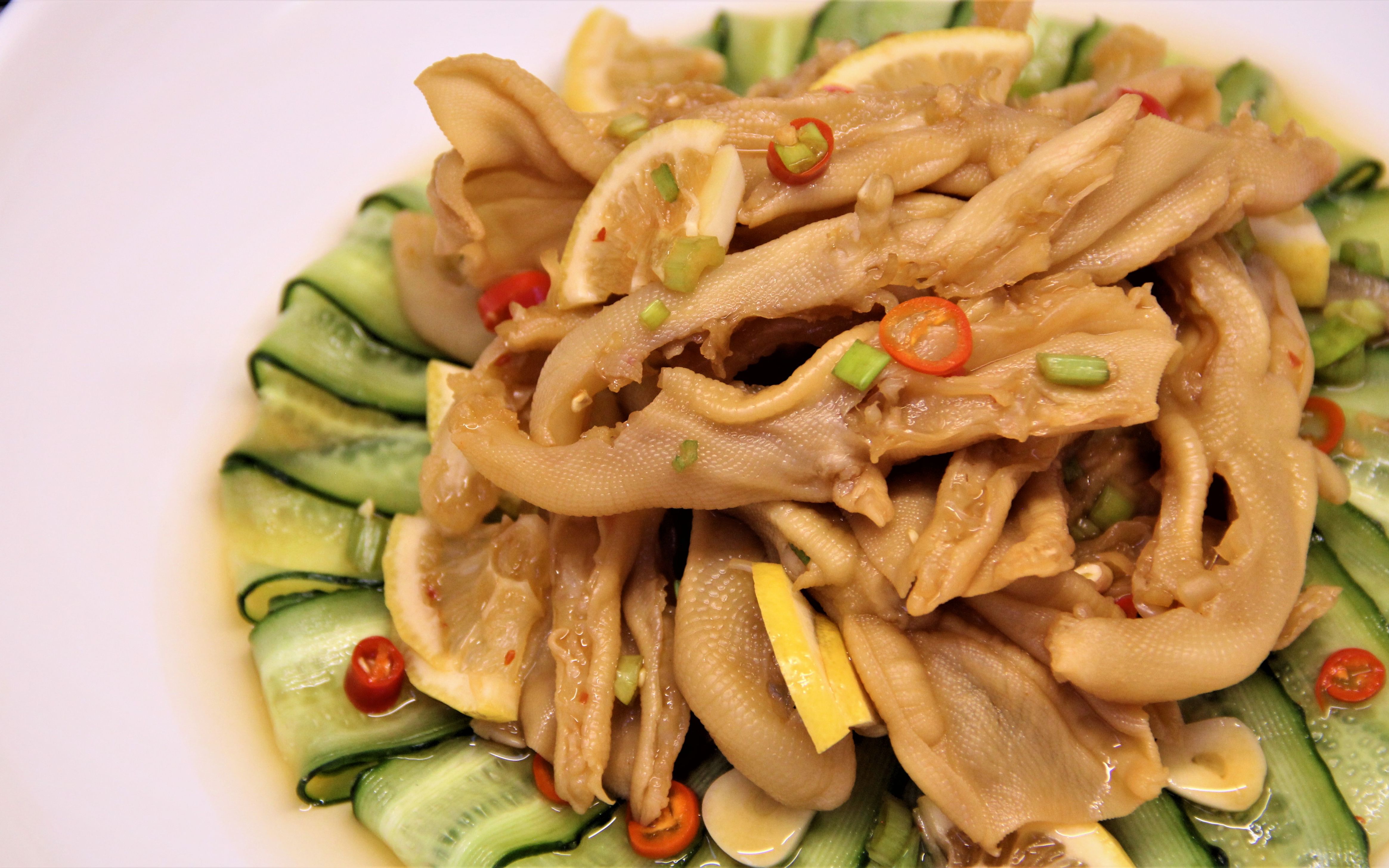 年夜饭柠檬鸭掌年夜饭凉菜挑战网红美食脆爽开胃清甜酸辣