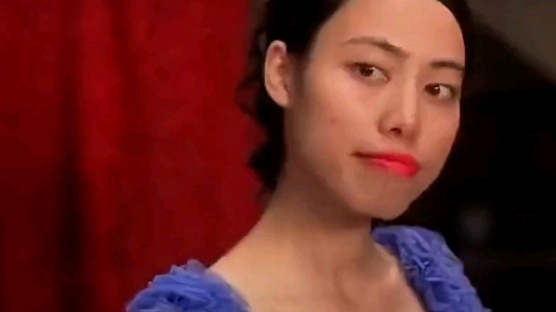 功夫里,龅牙珍并不龅牙.而是大美女