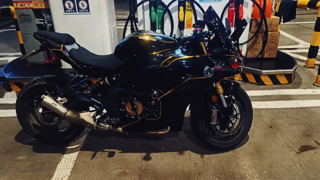 加油站的合作伙伴#机车 #赛600