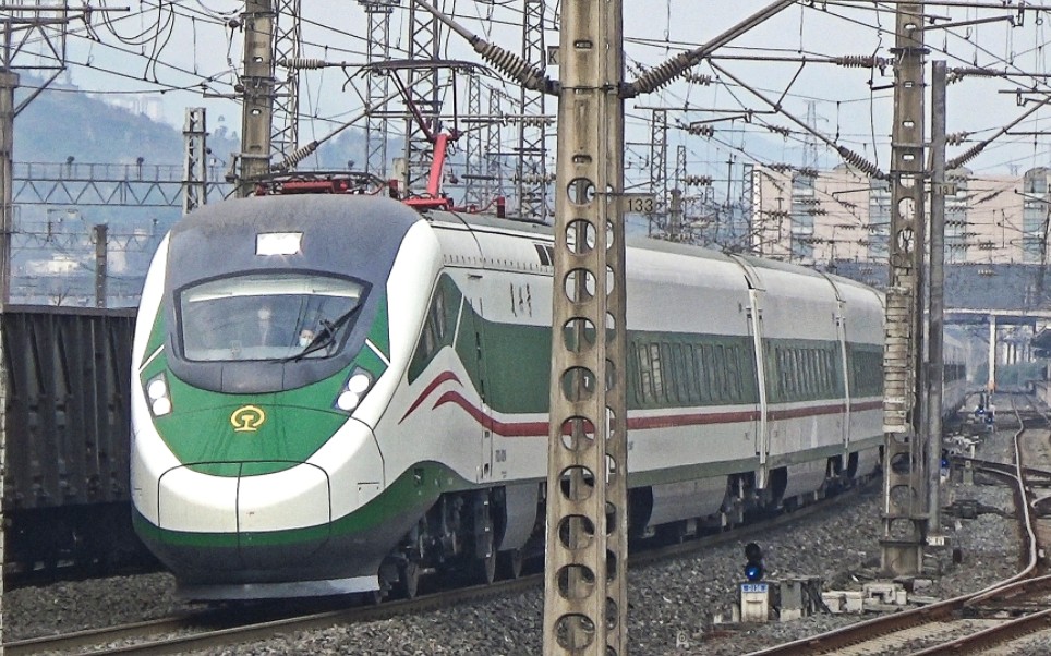 【中国铁路】ad钙涂装鼓型动集 fxd3-j-0245 / 0246重联担当达成城际