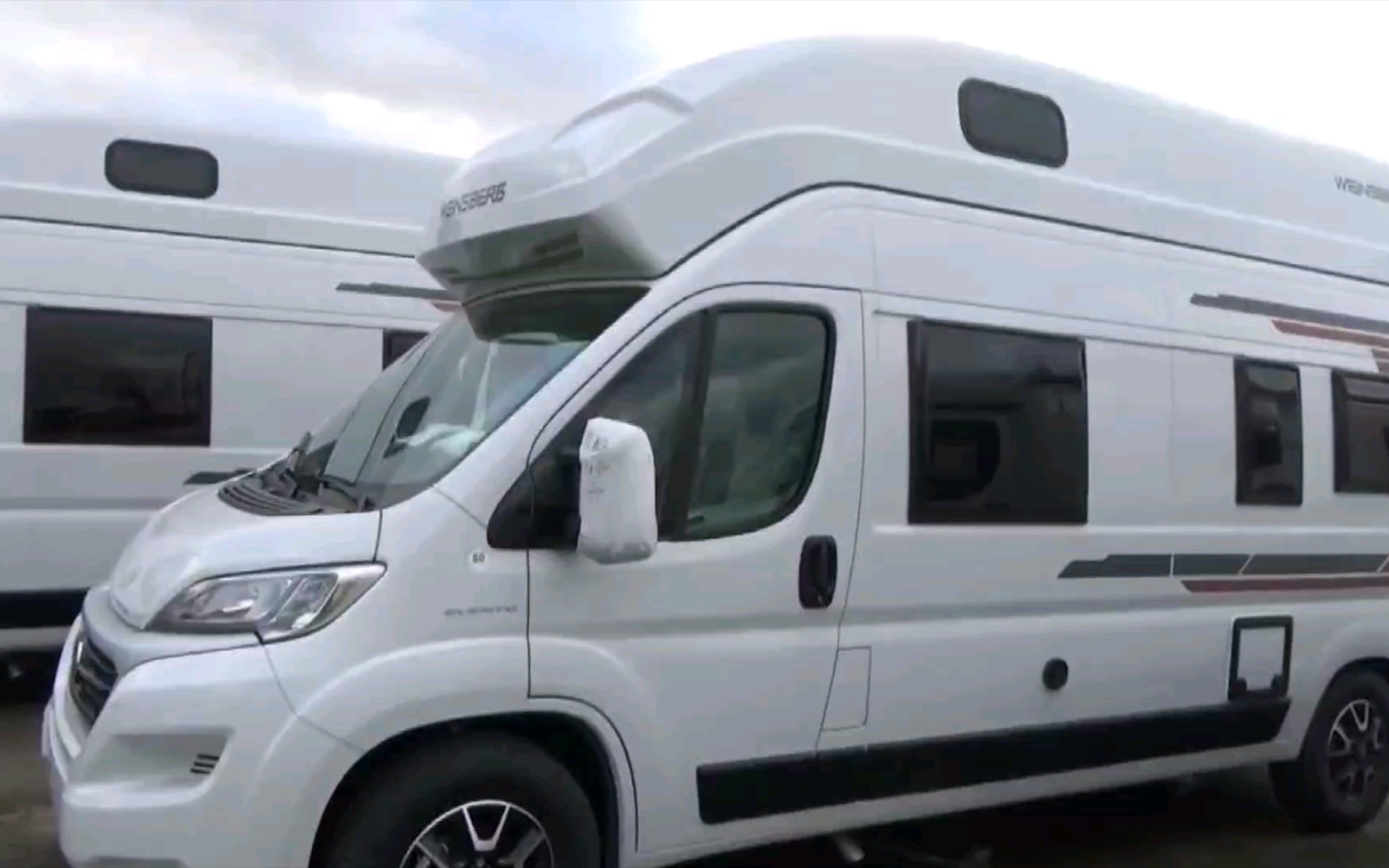 2021菲亚特温斯伯格 600mqh房车 外观和内饰_哔哩哔哩_bilibili