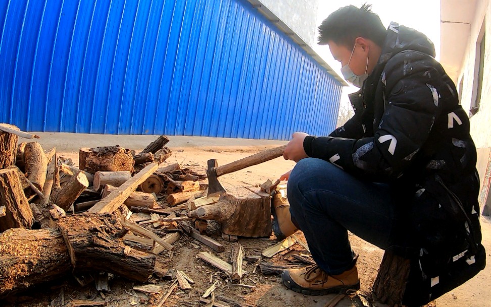 肺炎时期闲的劈木头