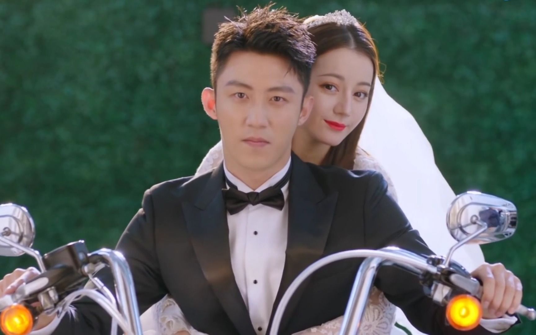 热巴黄景瑜日常互怼,成年人的爱情就是势均力敌双向奔赴一路生花