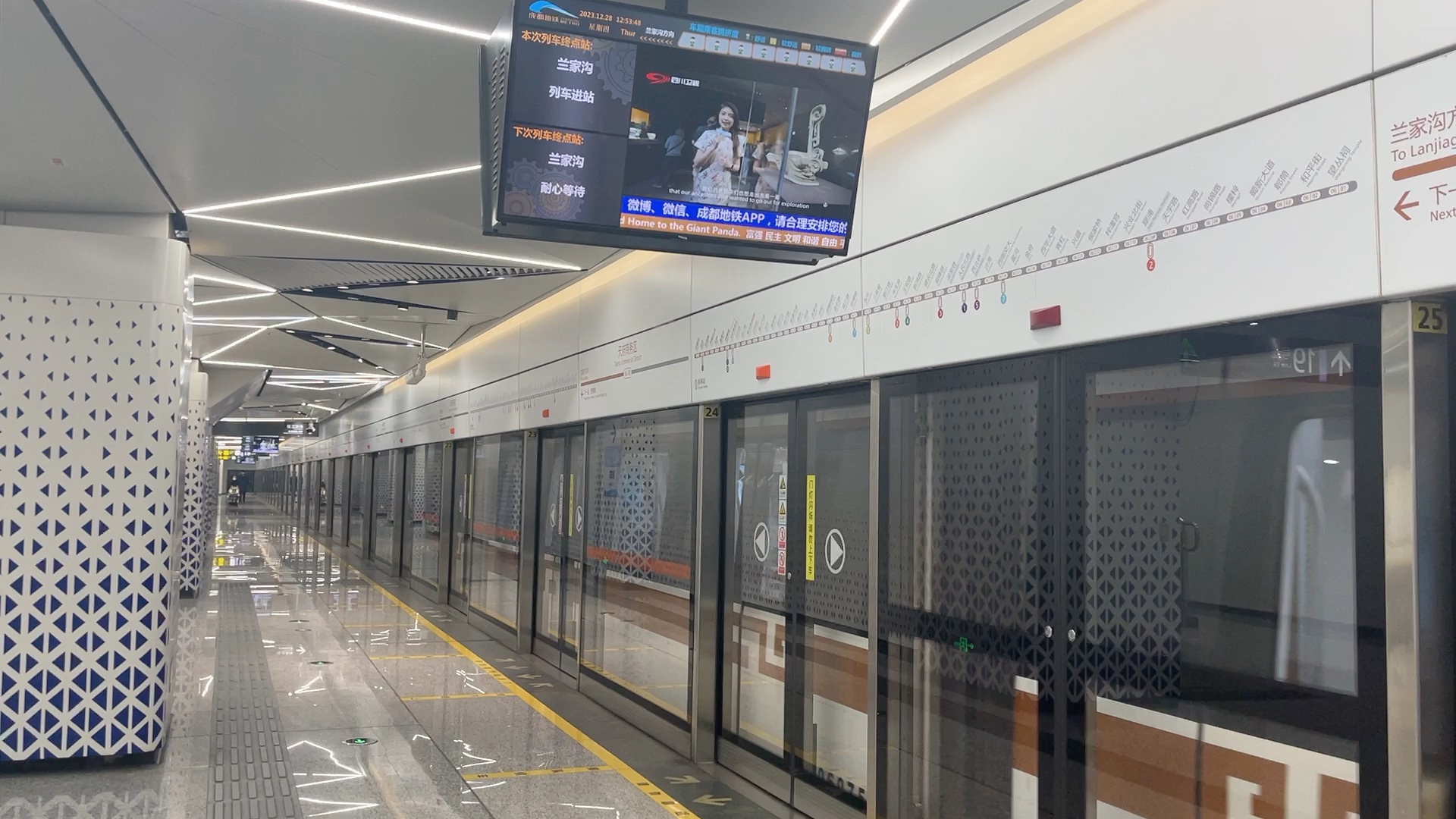 成都地铁6号线天府商务区出站