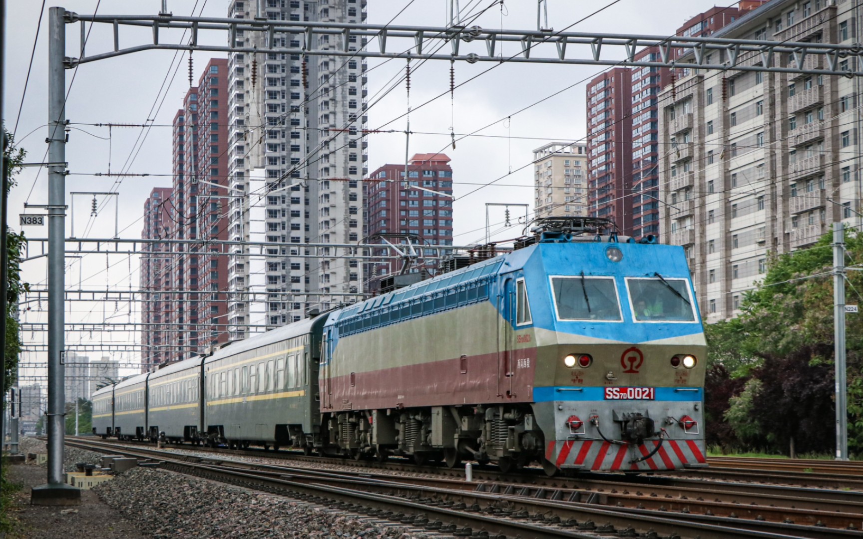 【陇海铁路】西局西段ss7d-0021牵引z6124次(杨陵——西安)接近西安站