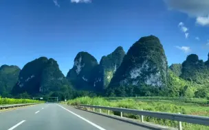 Tải video: 最美的高速公路风景：广西的高速公路风景就是秀丽