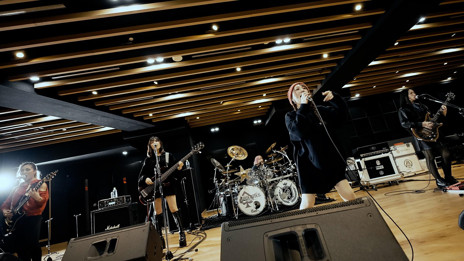 【官方mv】lovebites - stand and deliver (shoot em down)