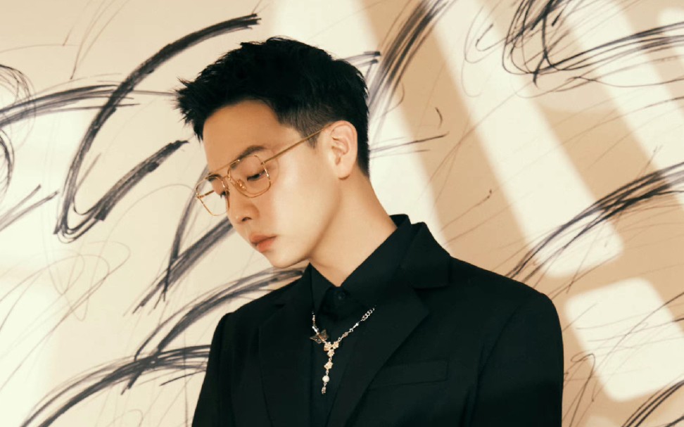 胡夏《追光者》live 请支持官方版视频(见评论)_哔哩哔哩_bilibili