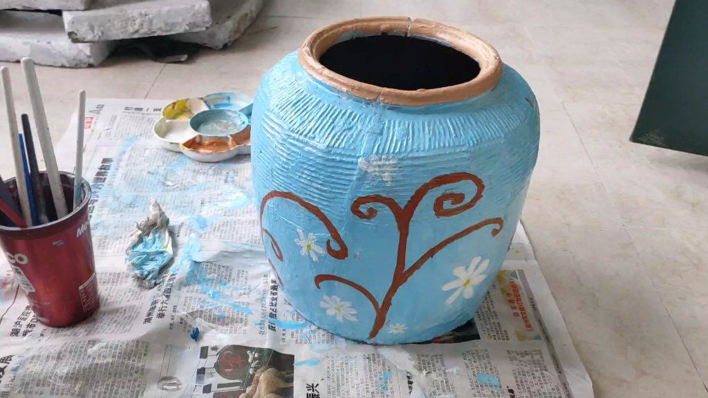 给坛子画上颜色