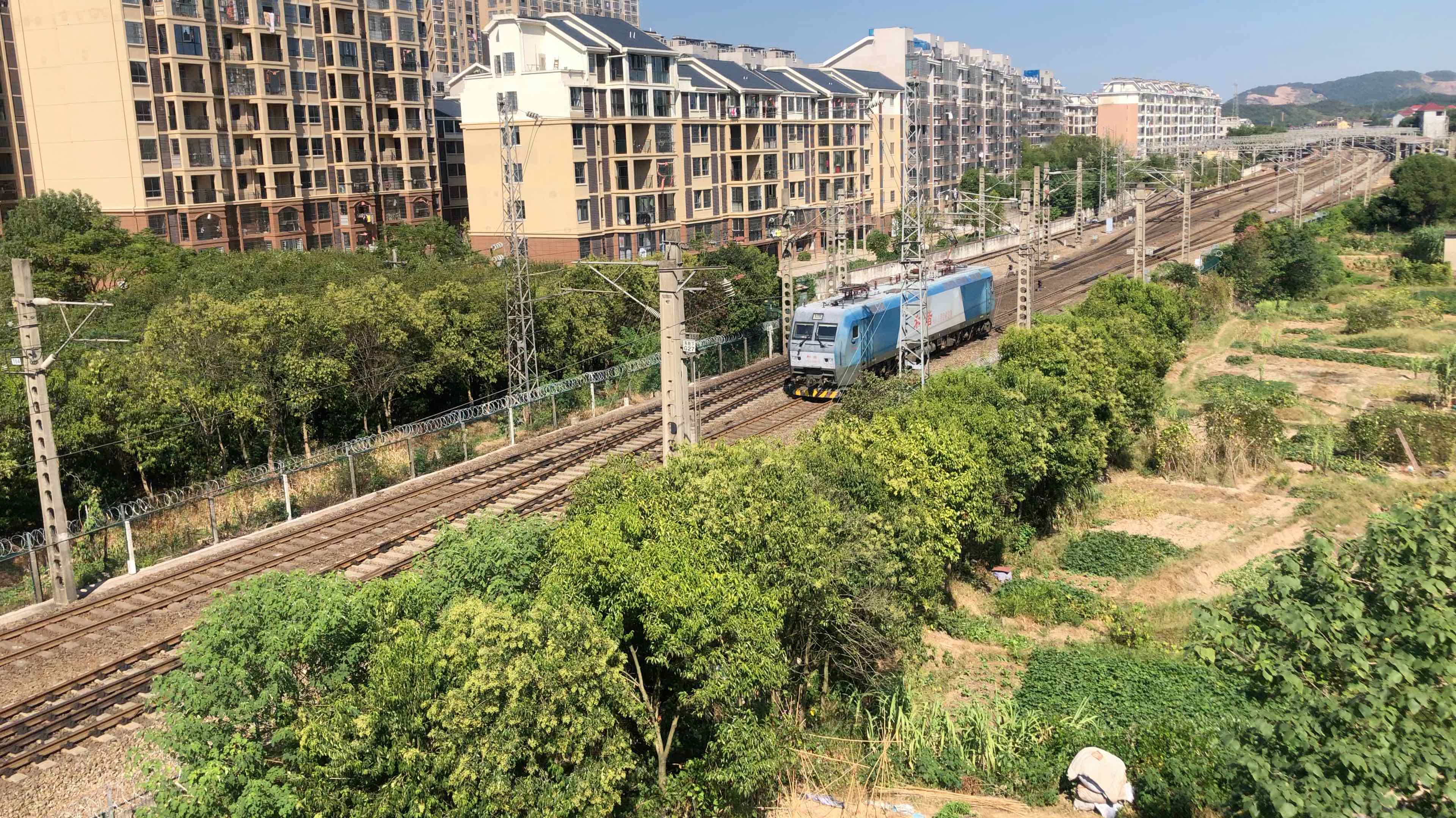 南局向段hxd1b0030单机回送