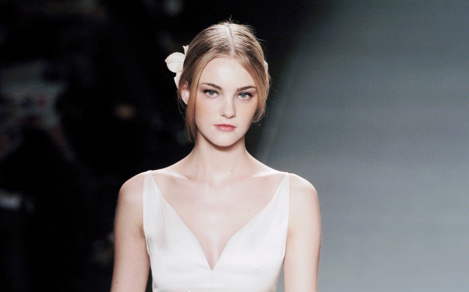 走在吉赛尔邦辰背后也完全不输的女人caroline trentini(ct)_哔哩哔哩