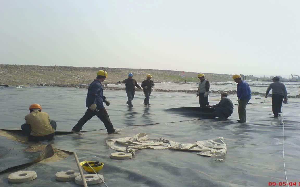 建筑业防水防潮HDPE土工膜1500g两布一膜复合膜造价多少钱哔哩哔哩bilibili