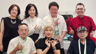 下载视频: 周星驰御用配音离世，7月还出席新白30年演唱会，再现李公甫配音