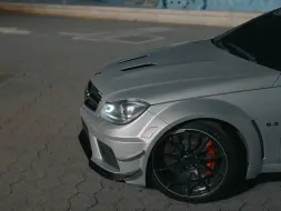 Télécharger la video: Mercedes Benz C63 AMG BLACK SERIES | RAY FILMS