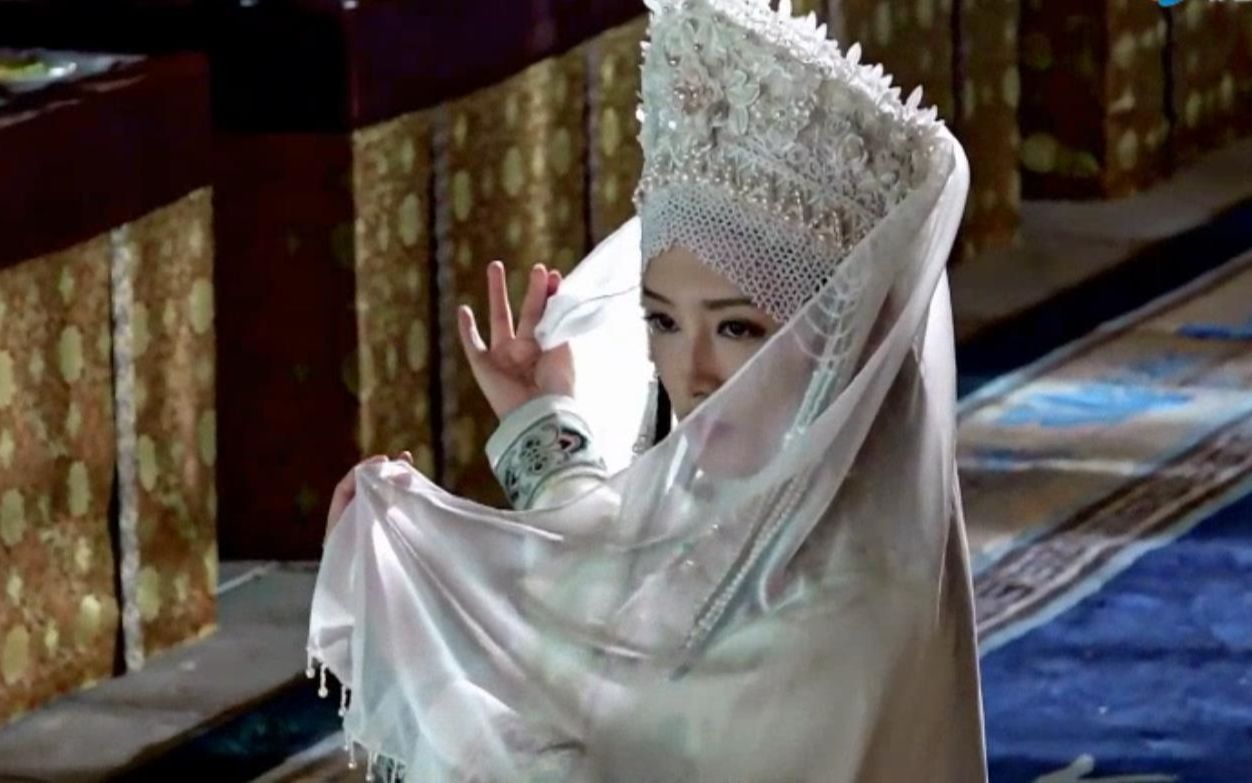 寒香见出场舞惊艳众人皇帝大兴土木建造豪华宫殿只为她