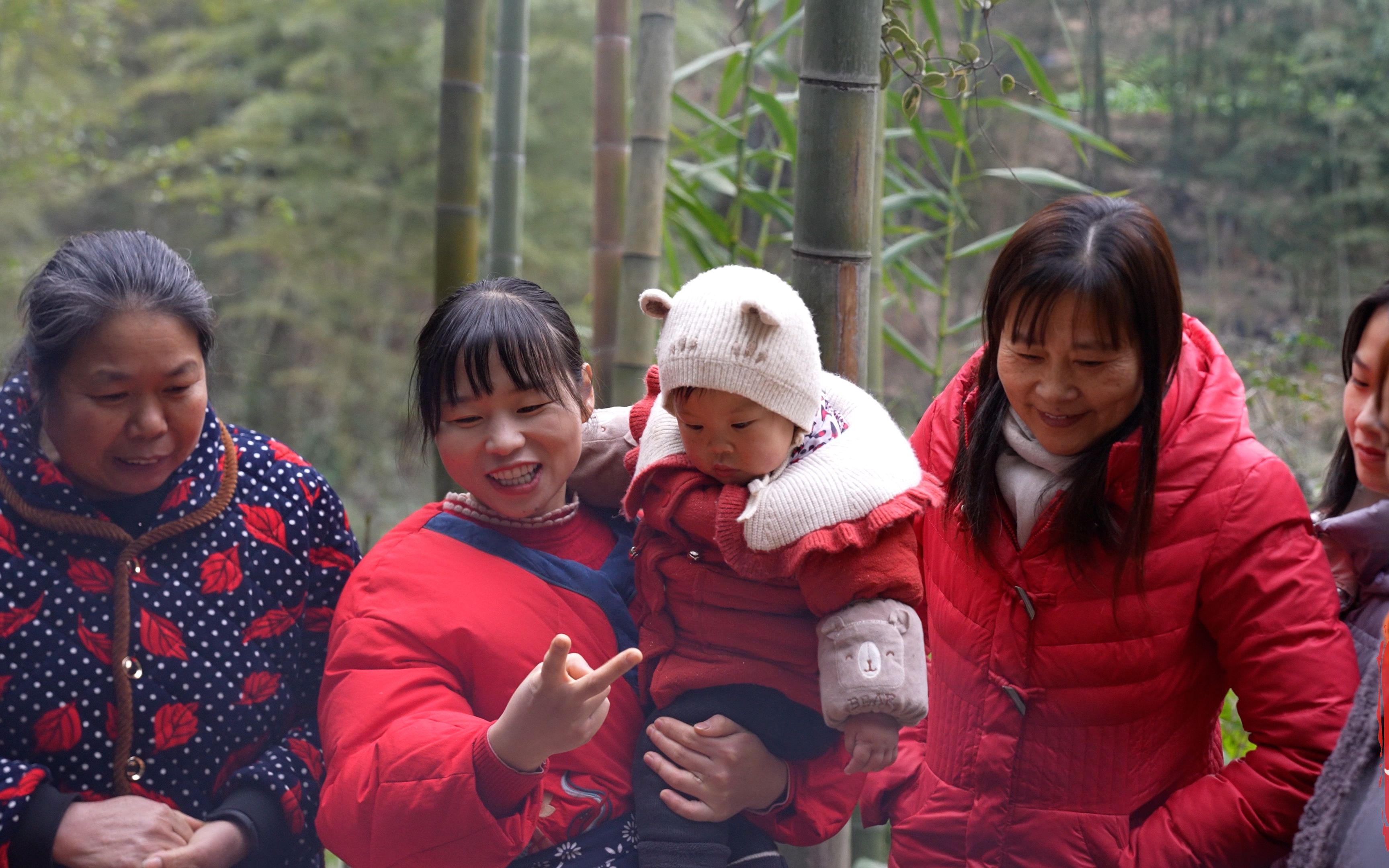 [图]今年第一次的聚会，娘家和婆家都到齐了，让我们一起迎财神！