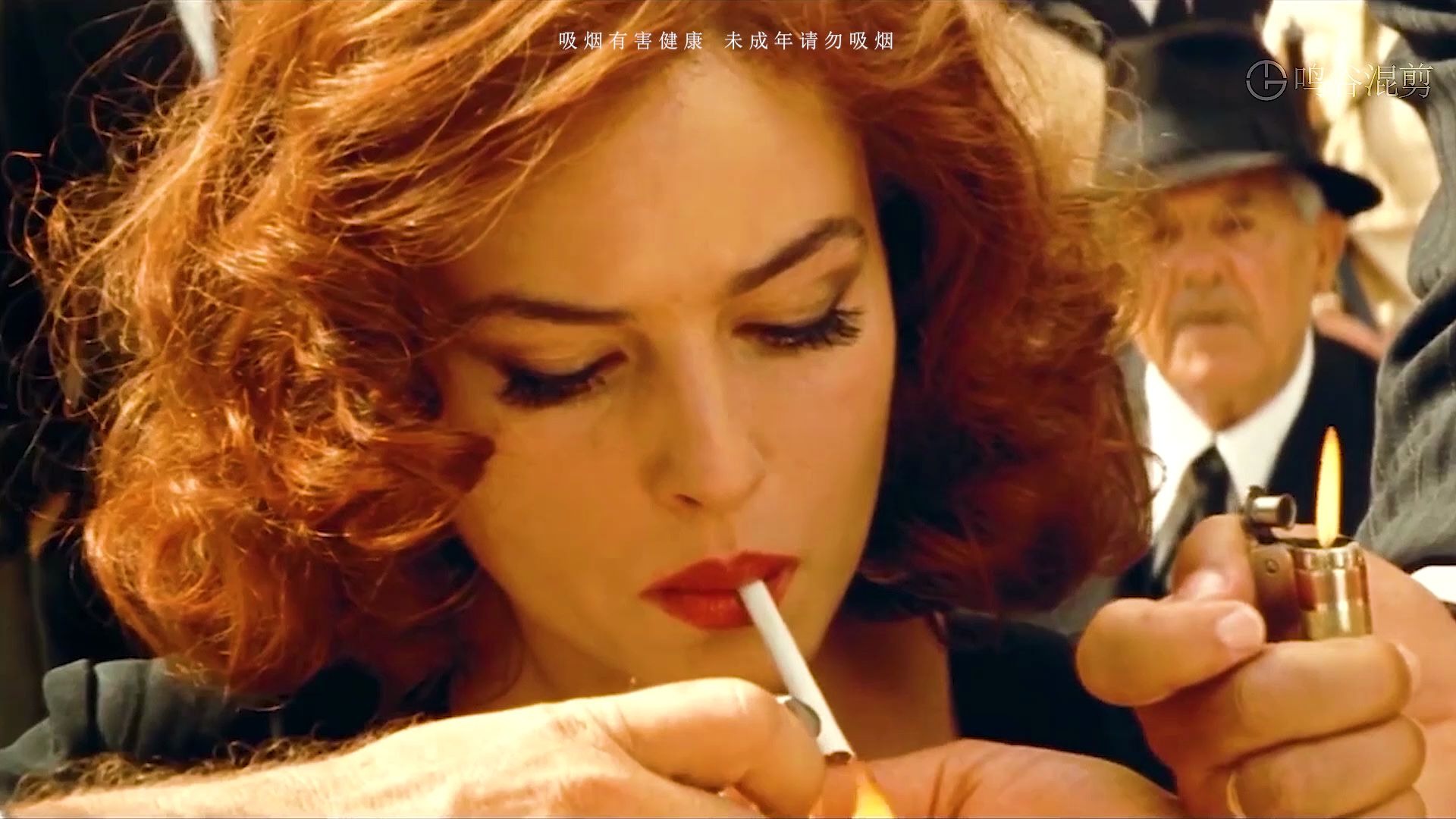漂亮女生抽烟 女神图片