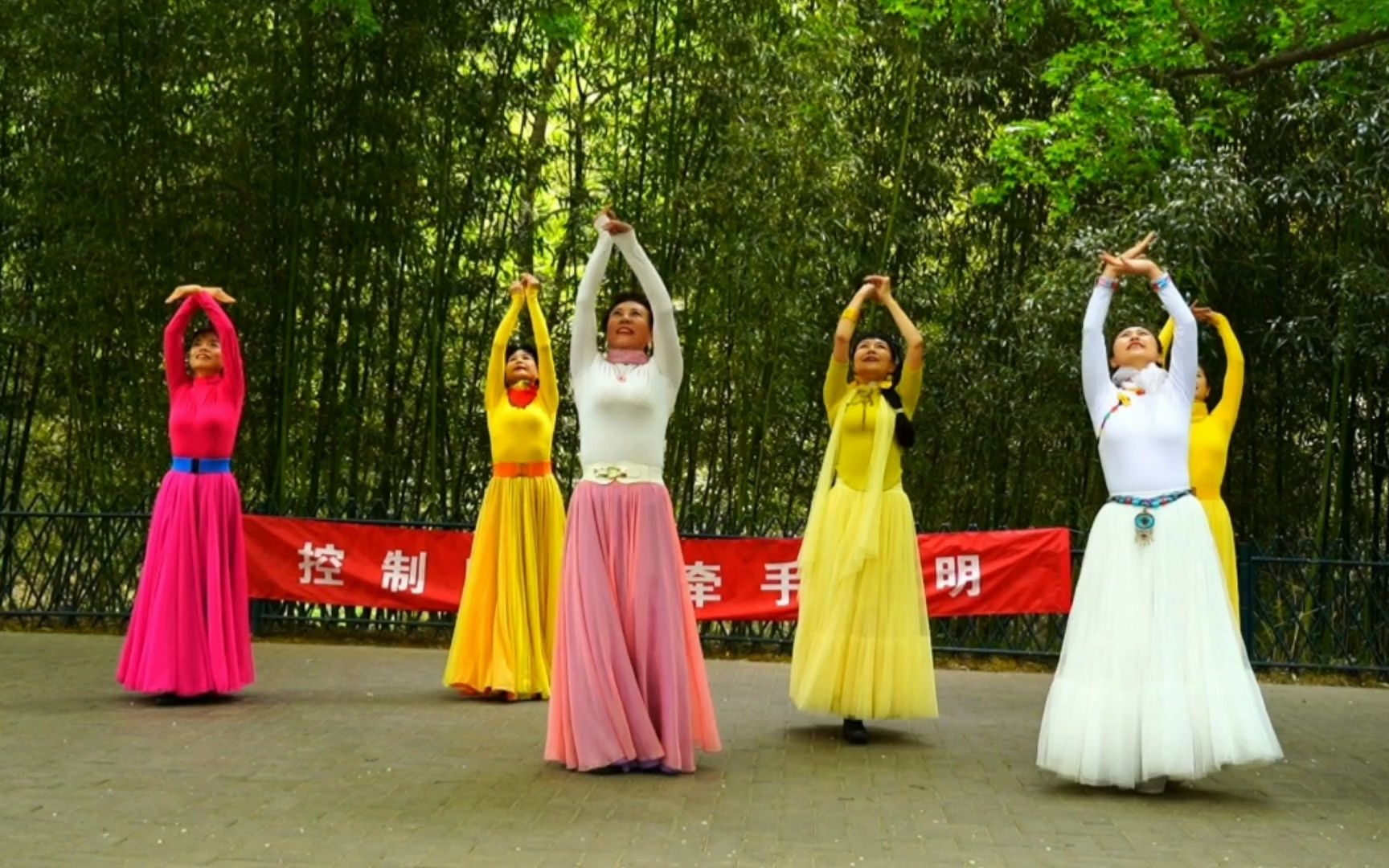 广场舞《草原恋》动作简单易学,初学者也能轻松学会