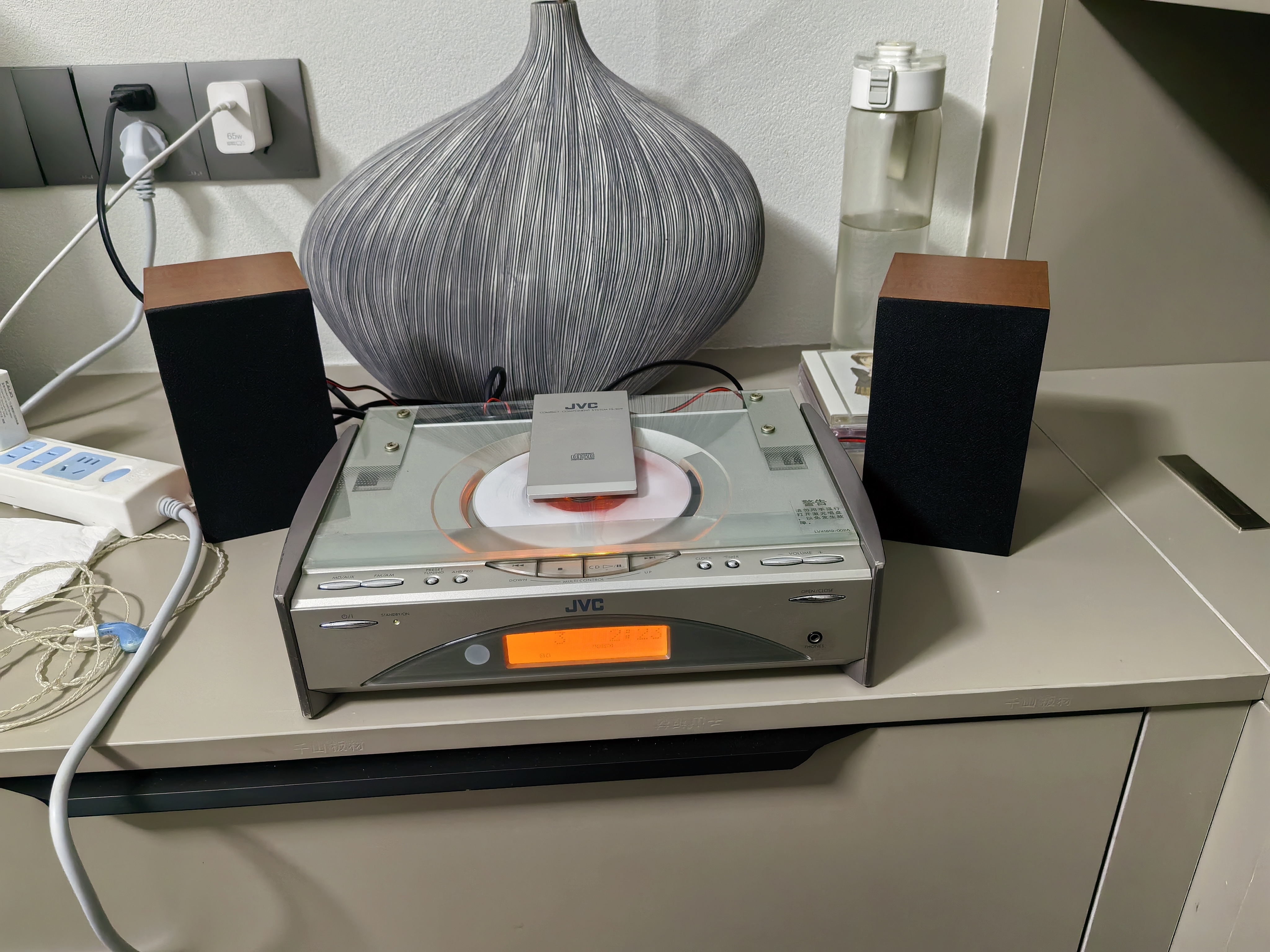 试听一台jvc cd功放一体机,效果确实比先前的东莞歌德套装要好的多